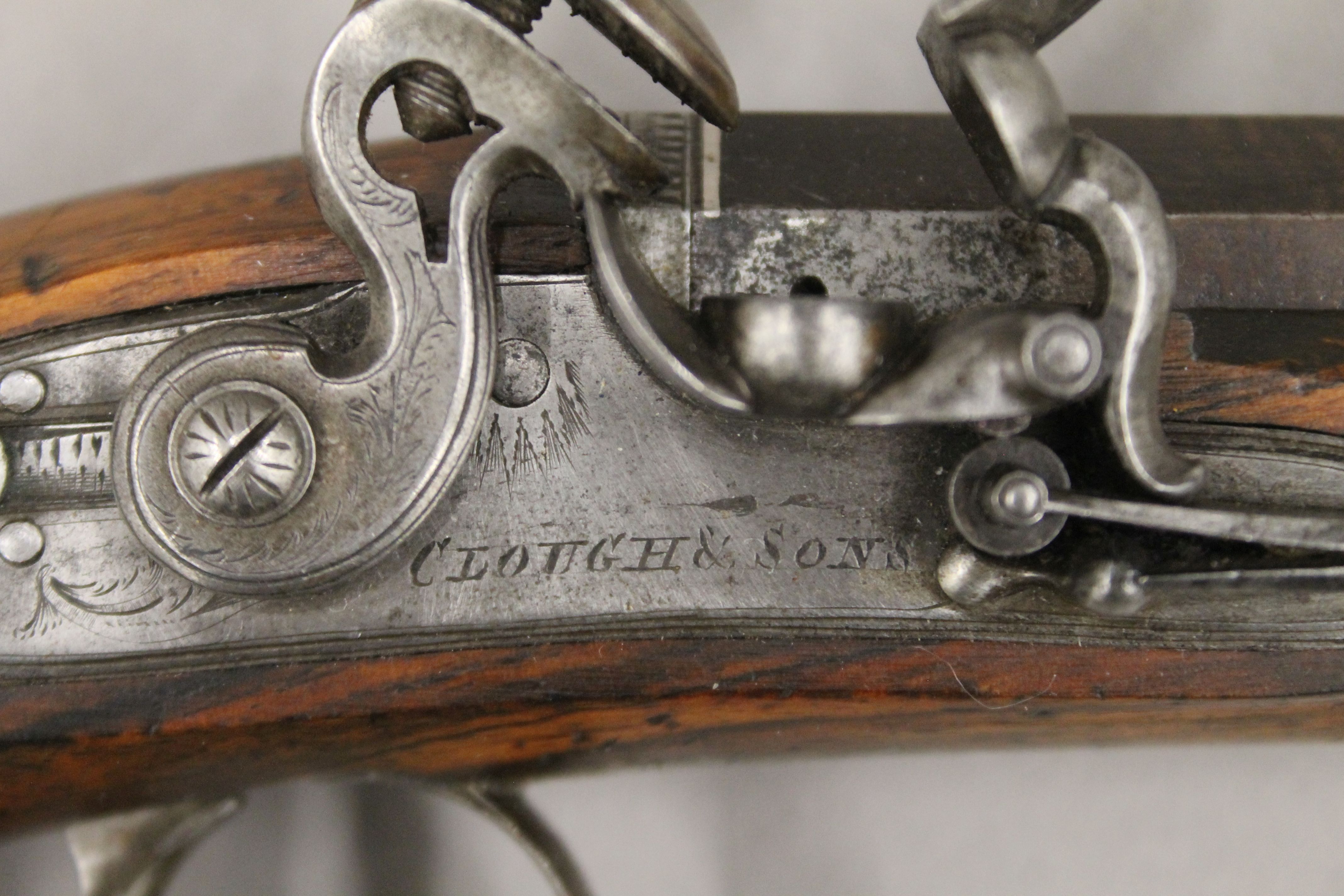 A pair of flintlock pistols by Clough & Sons. 27 cm long. - Image 4 of 10
