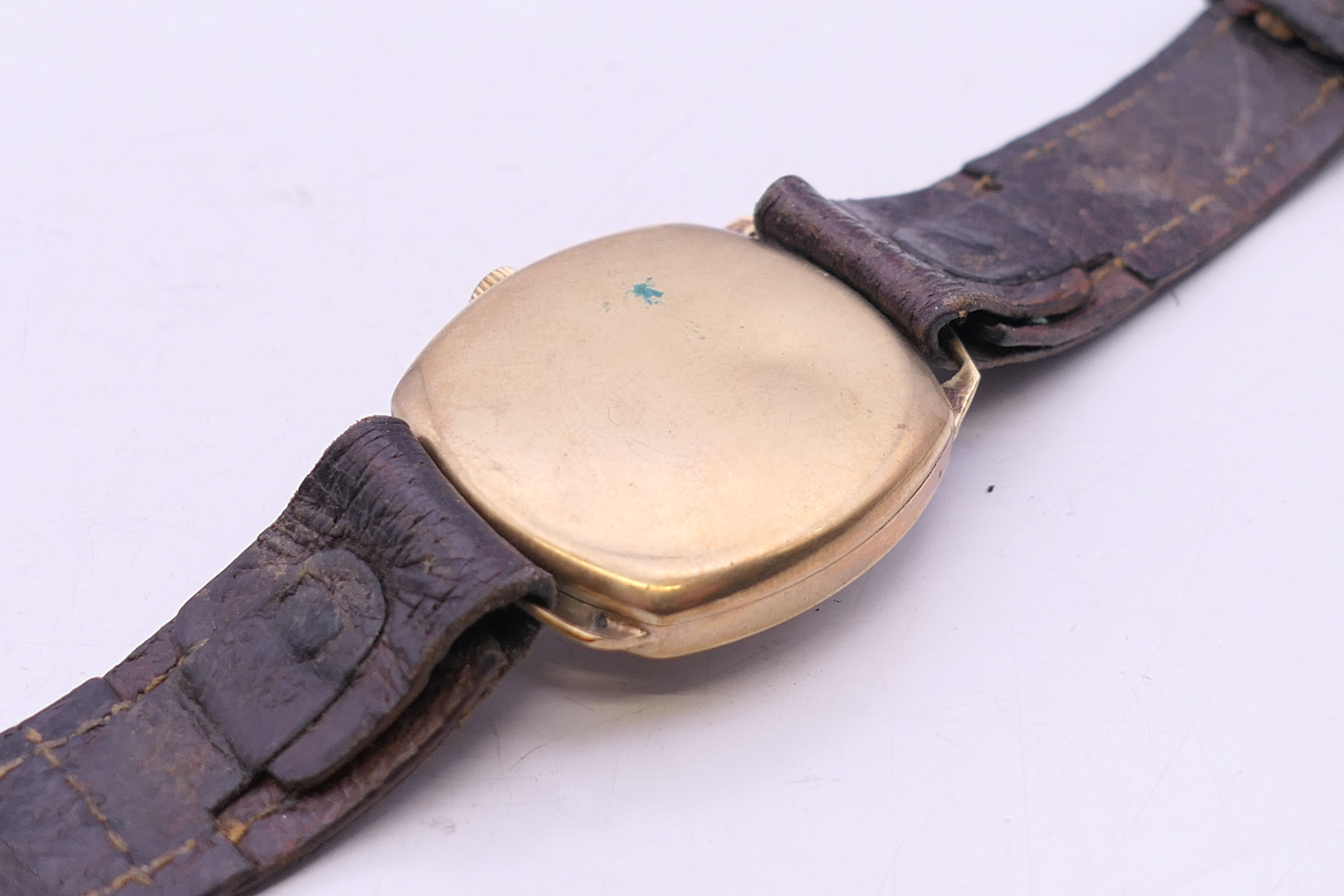 A 9 ct gold cased Tudor gentleman's wristwatch. 3 cm wide. 26.3 grammes total weight. - Image 5 of 6