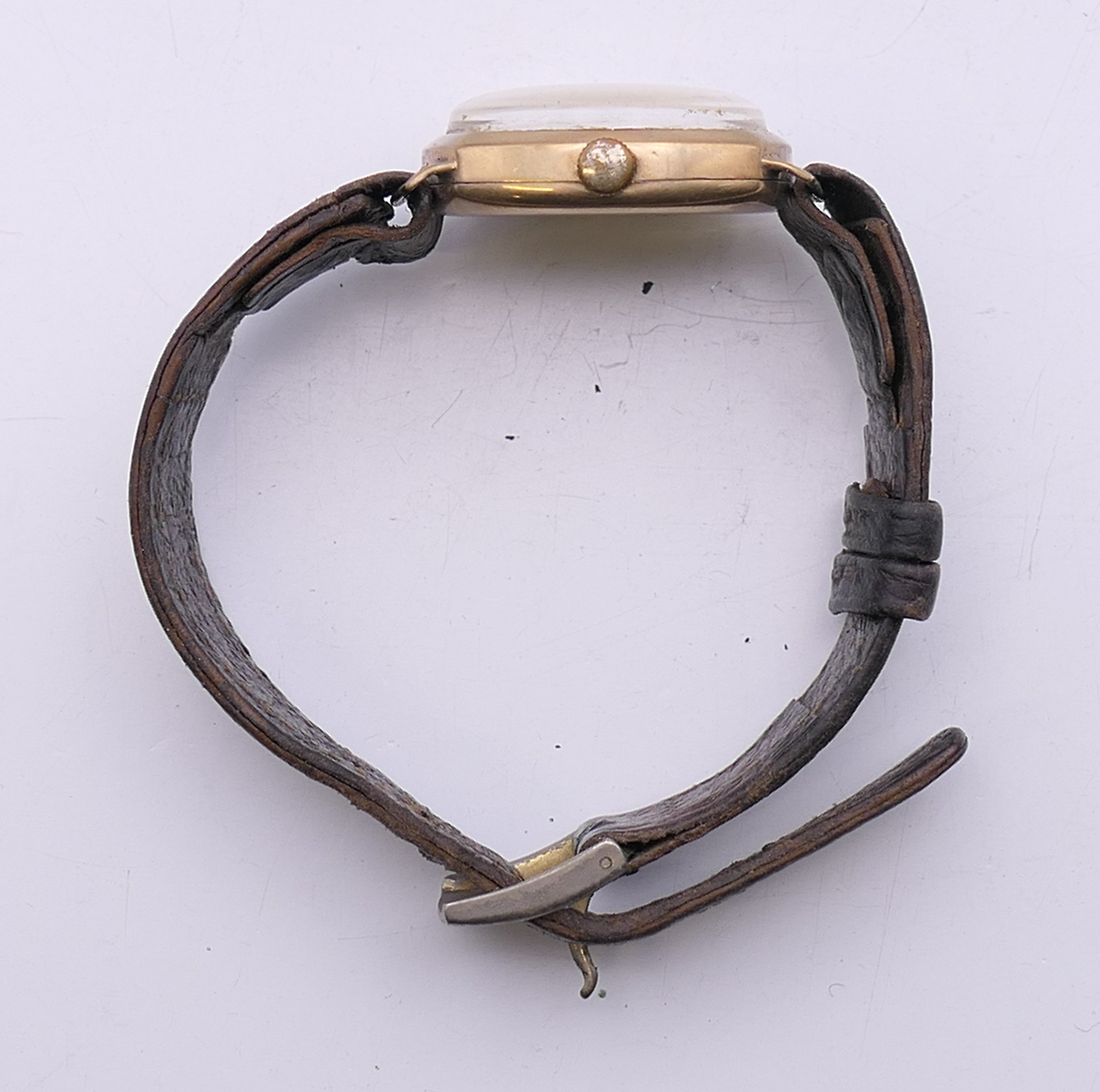 A 9 ct gold cased Tudor gentleman's wristwatch. 3 cm wide. 26.3 grammes total weight. - Image 6 of 6