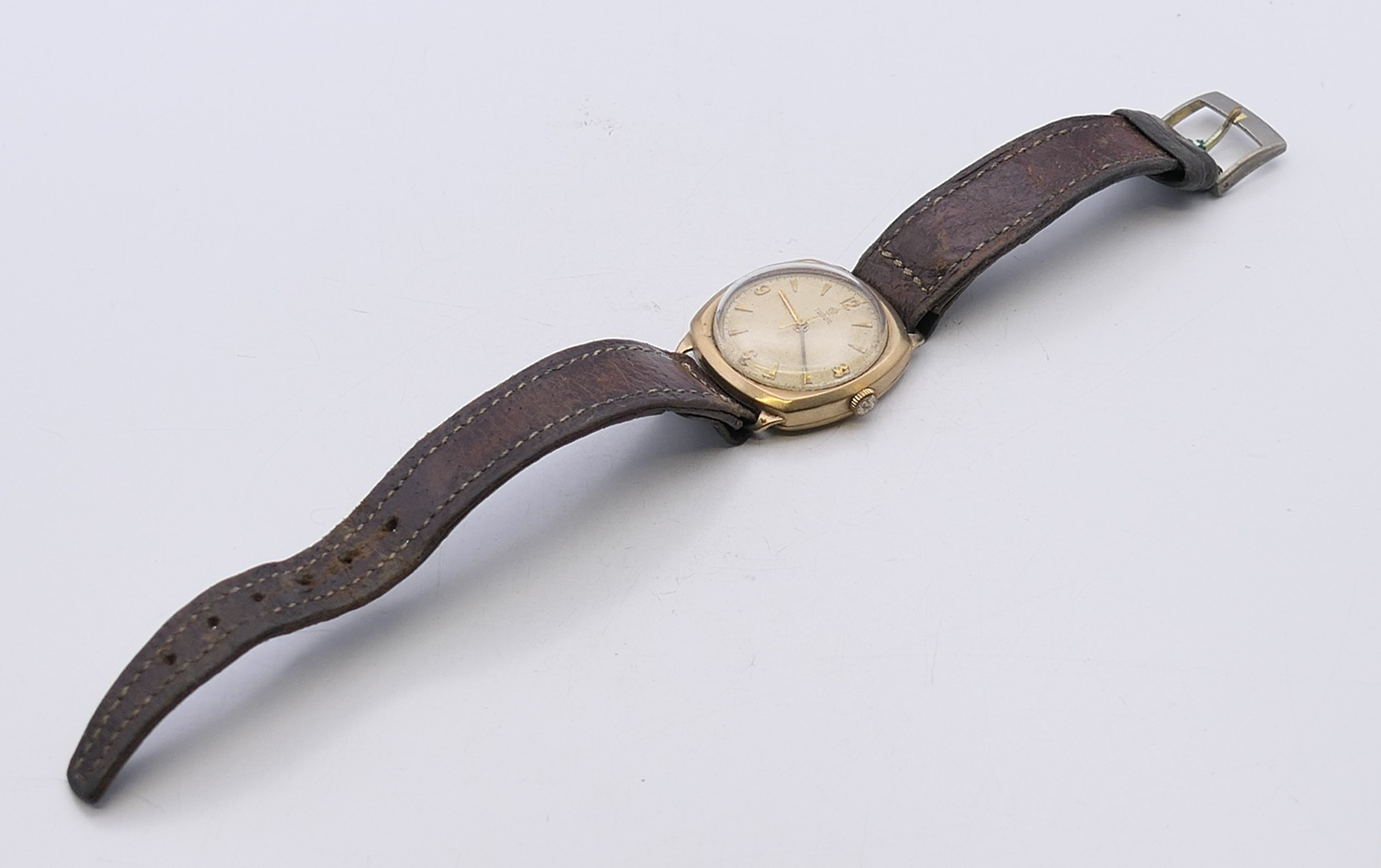 A 9 ct gold cased Tudor gentleman's wristwatch. 3 cm wide. 26.3 grammes total weight. - Image 4 of 6