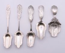 Five Continental silver caddy spoons. Largest 12.5 cm long. 51.3 grammes.