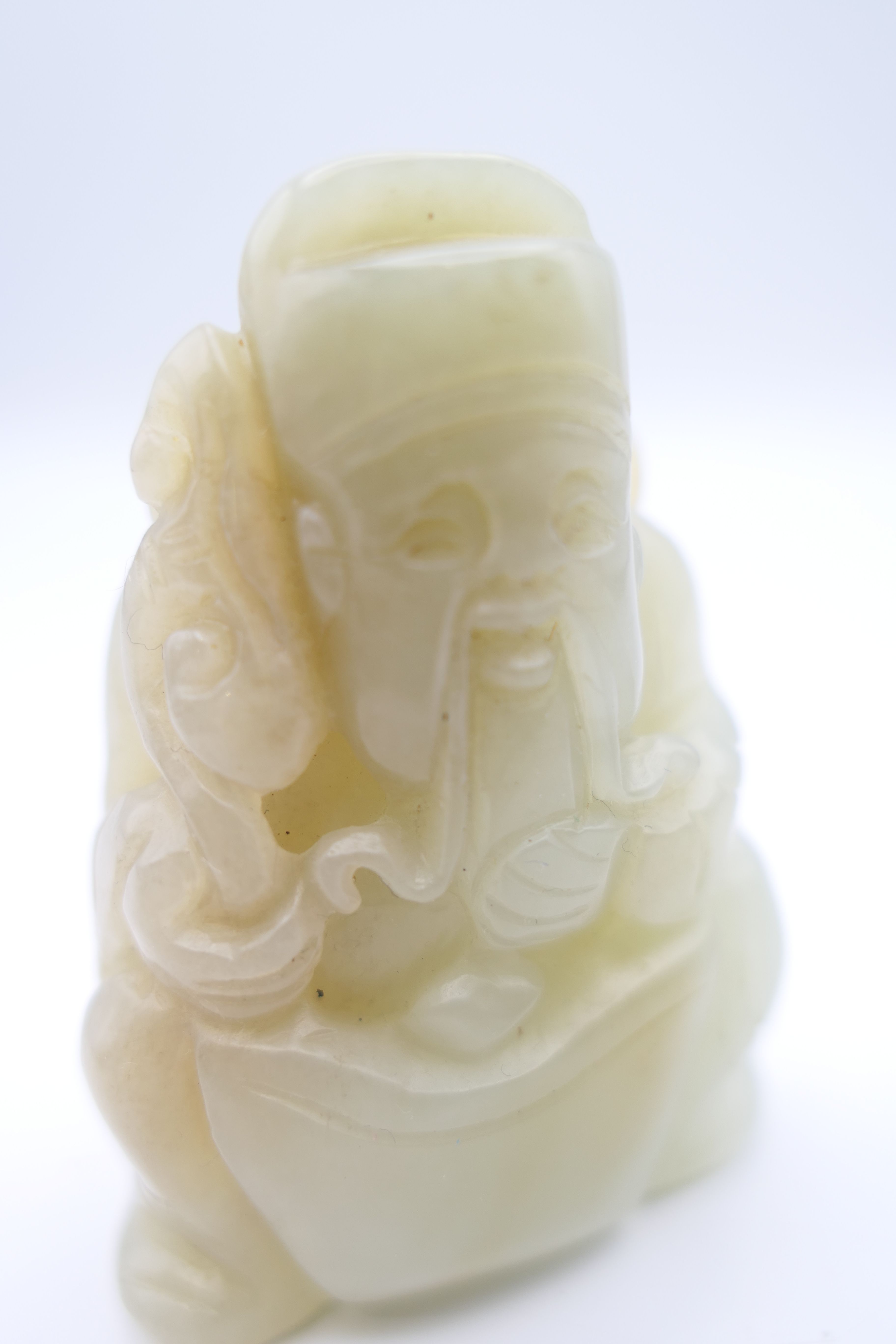 A Chinese light green jade carved figure of an old man, Qing Dynasty. 5.5 cm high. - Image 5 of 5