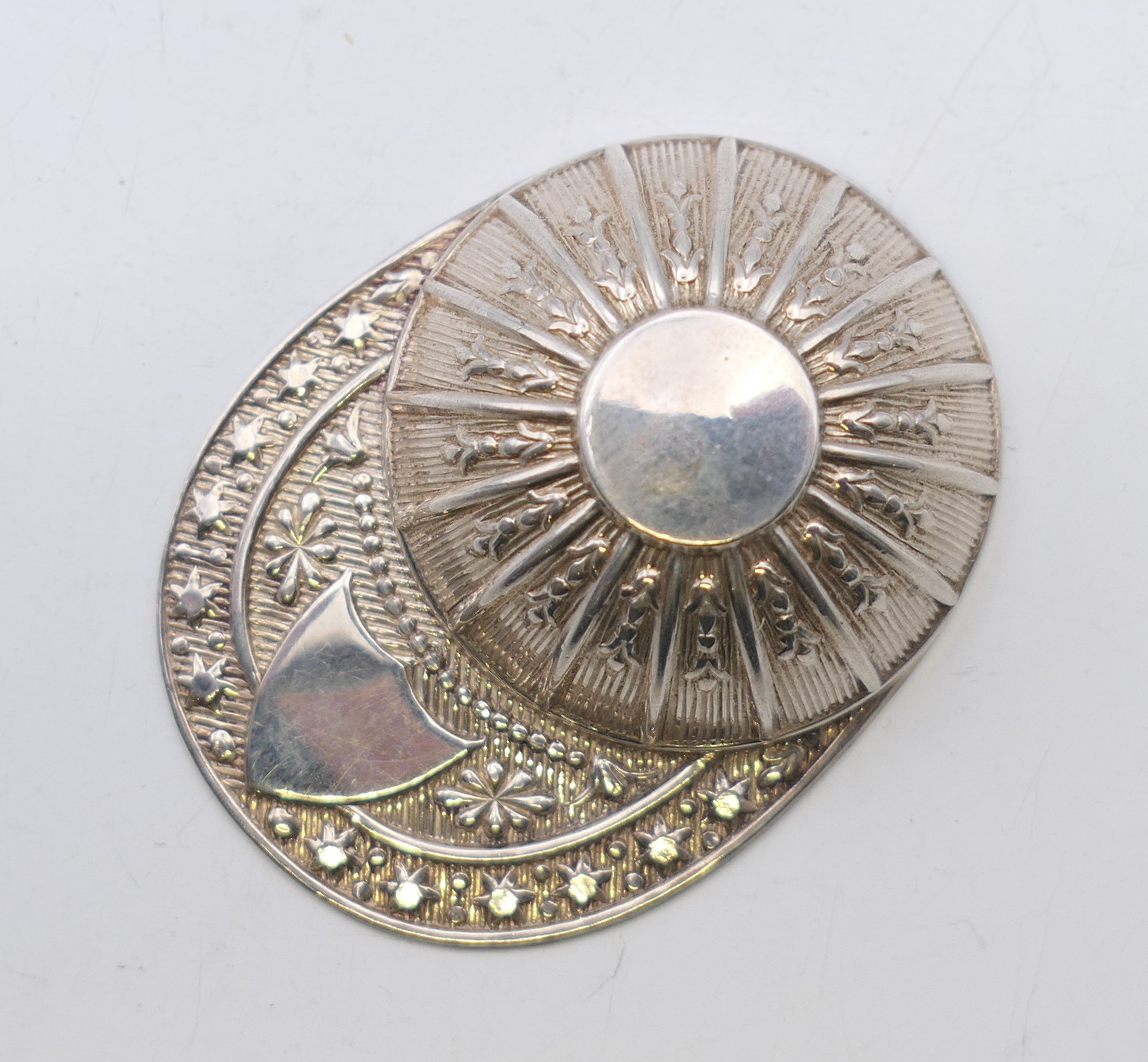 A silver jockey's cap form caddy spoon. 5.25 cm x 4 cm. 11.1 grammes. - Image 2 of 5