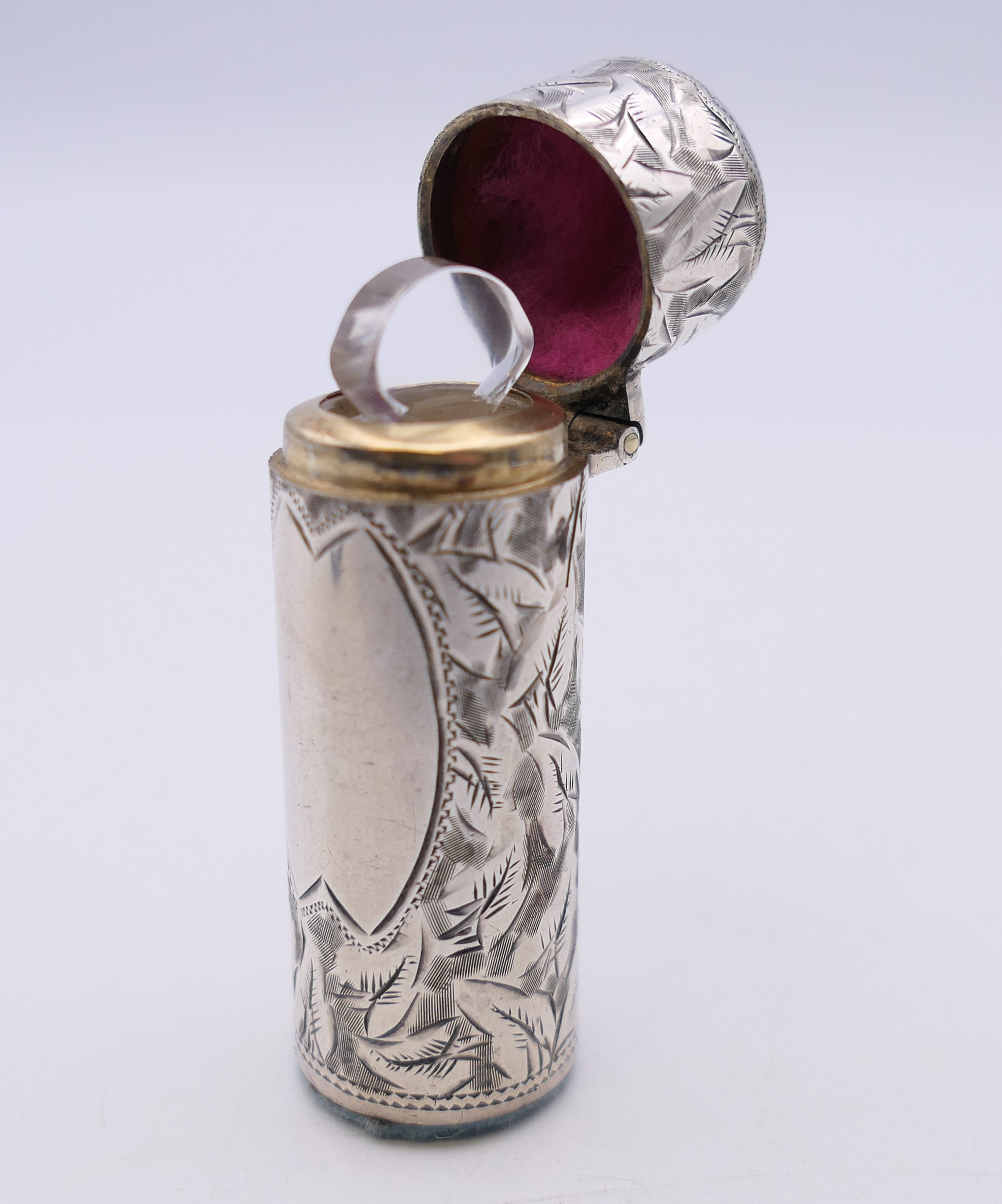 A silver scent bottle, hallmarked for Birmingham 1895. 5 cm high. - Image 5 of 9