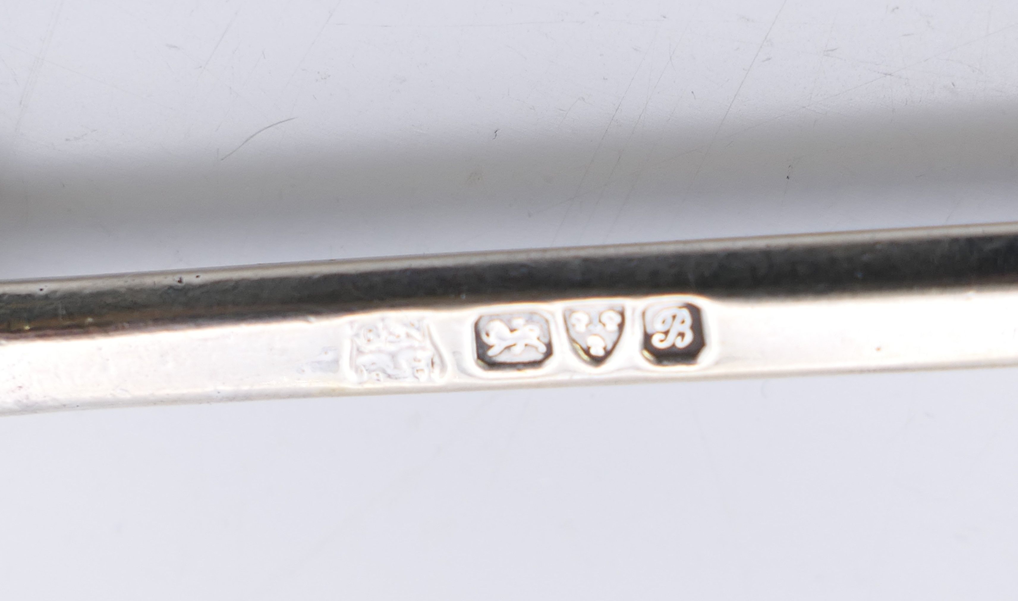 A silver Apostle spoon, hallmarked for Chester 1902. 16.5 cm long. 87.1 grammes. - Image 5 of 7