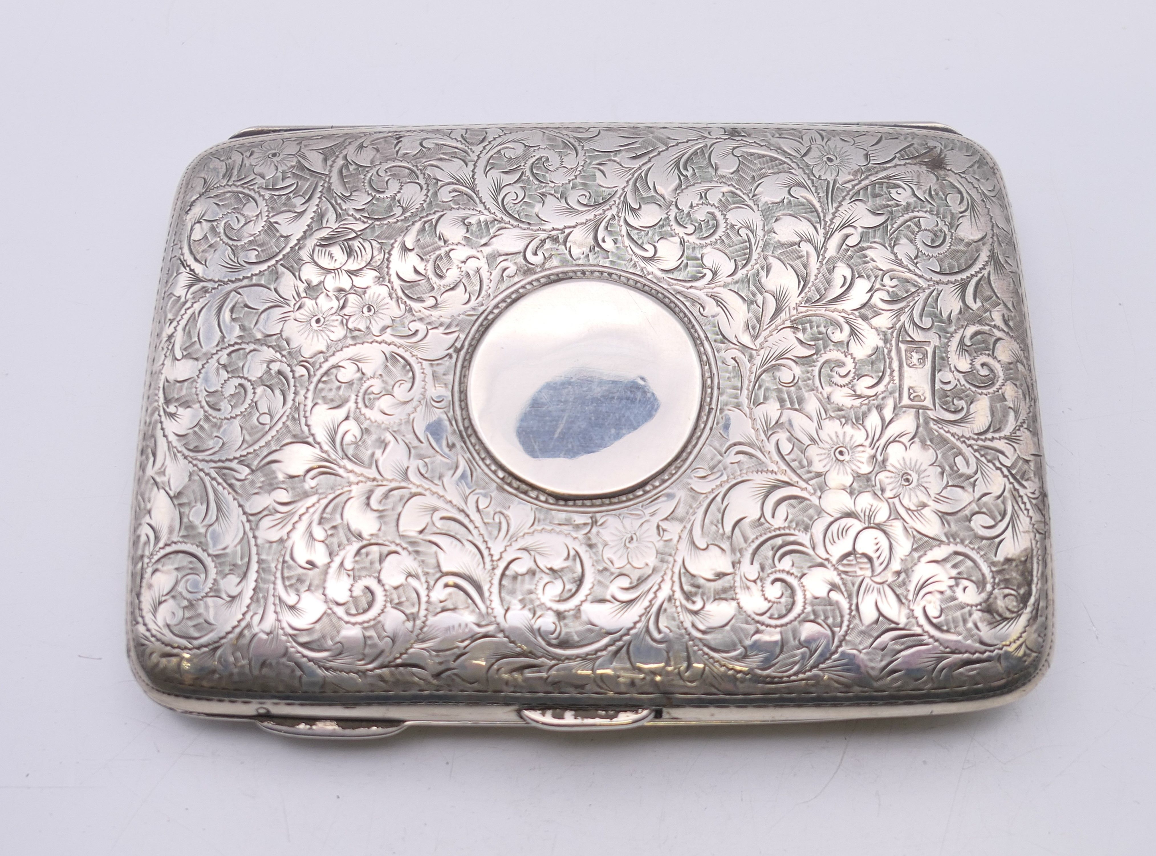 A silver card case, hallmarked for Birmingham 1899, maker's mark of L & Co. 10.5 cm x 7.5 cm. 107. - Bild 2 aus 7