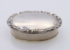 A silver snuff box, hallmarked for Chester 1902. 7.5 x 4.5 cm. 39.4 grammes.