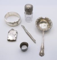A small quantity of silver items, including scent bottle, tea strainer, vesta, a brooch, etc.