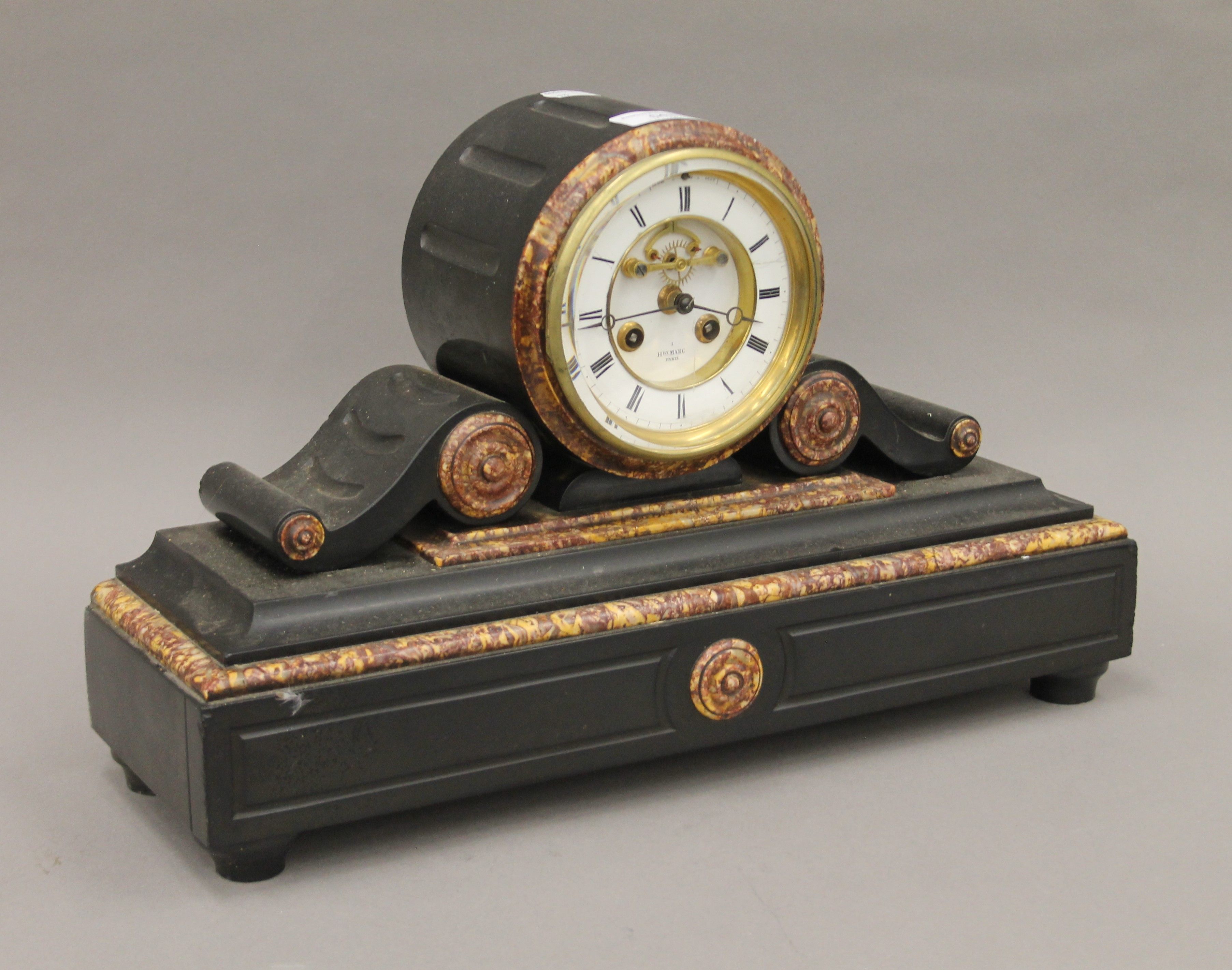 A Henry Marc marble mantle clock. 29 cm high. - Bild 4 aus 5