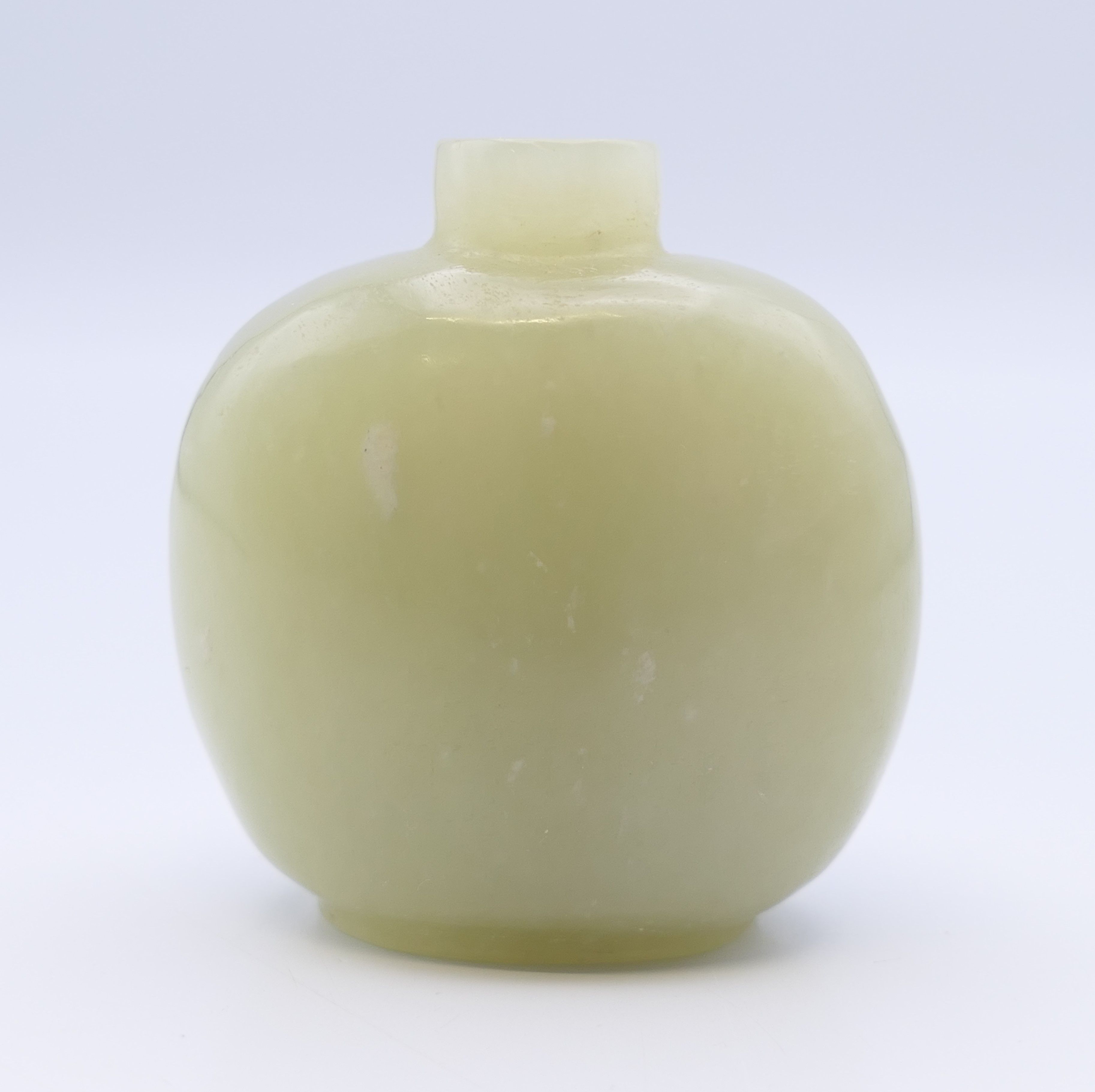 A small Chinese light green jade snuff bottle (stopper missing), Qing Dynasty. 4.5 cm high.