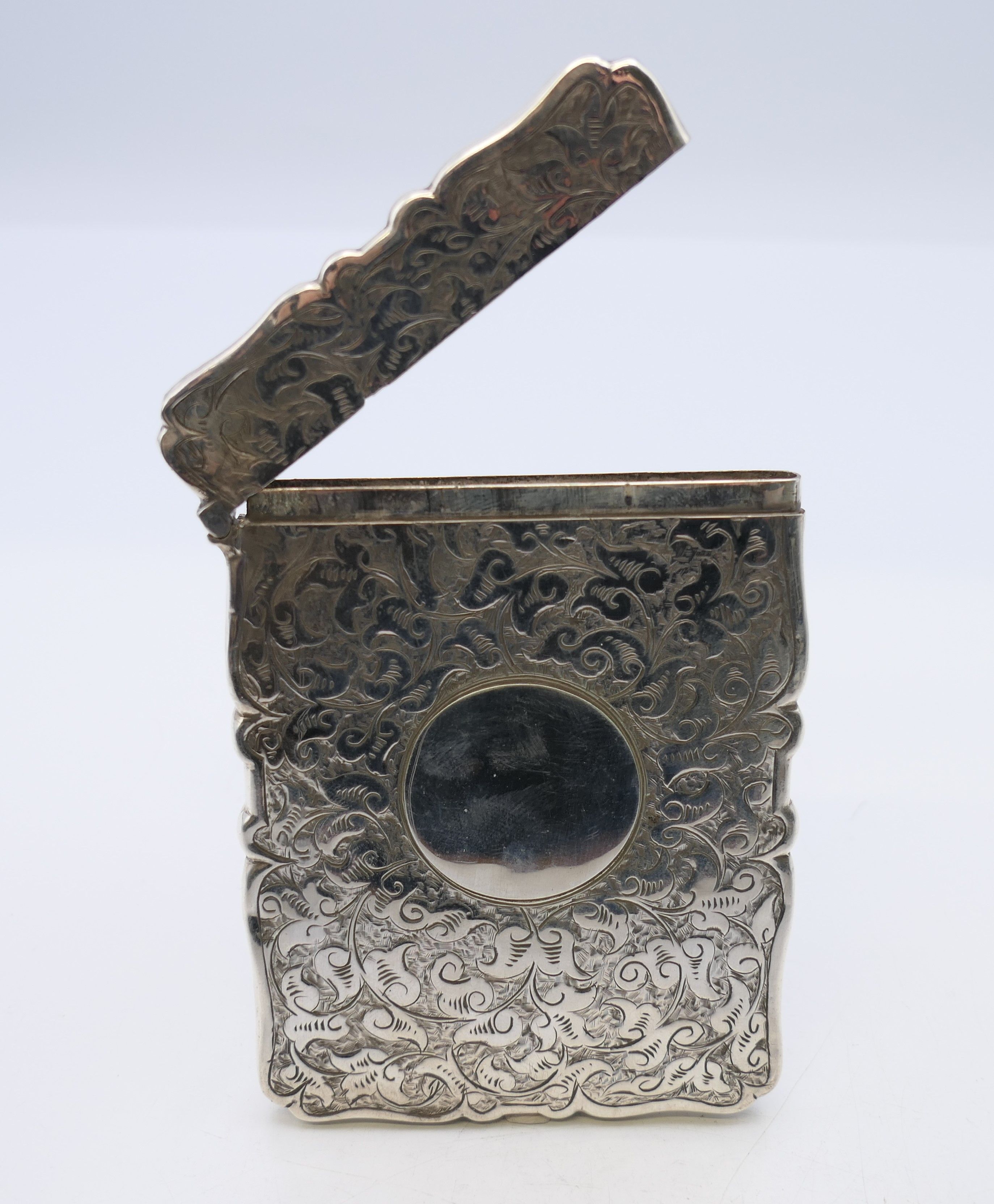 A silver card case, hallmarked for Birmingham 1886. 10 cm x 7 cm. 49.2 grammes. - Image 4 of 7