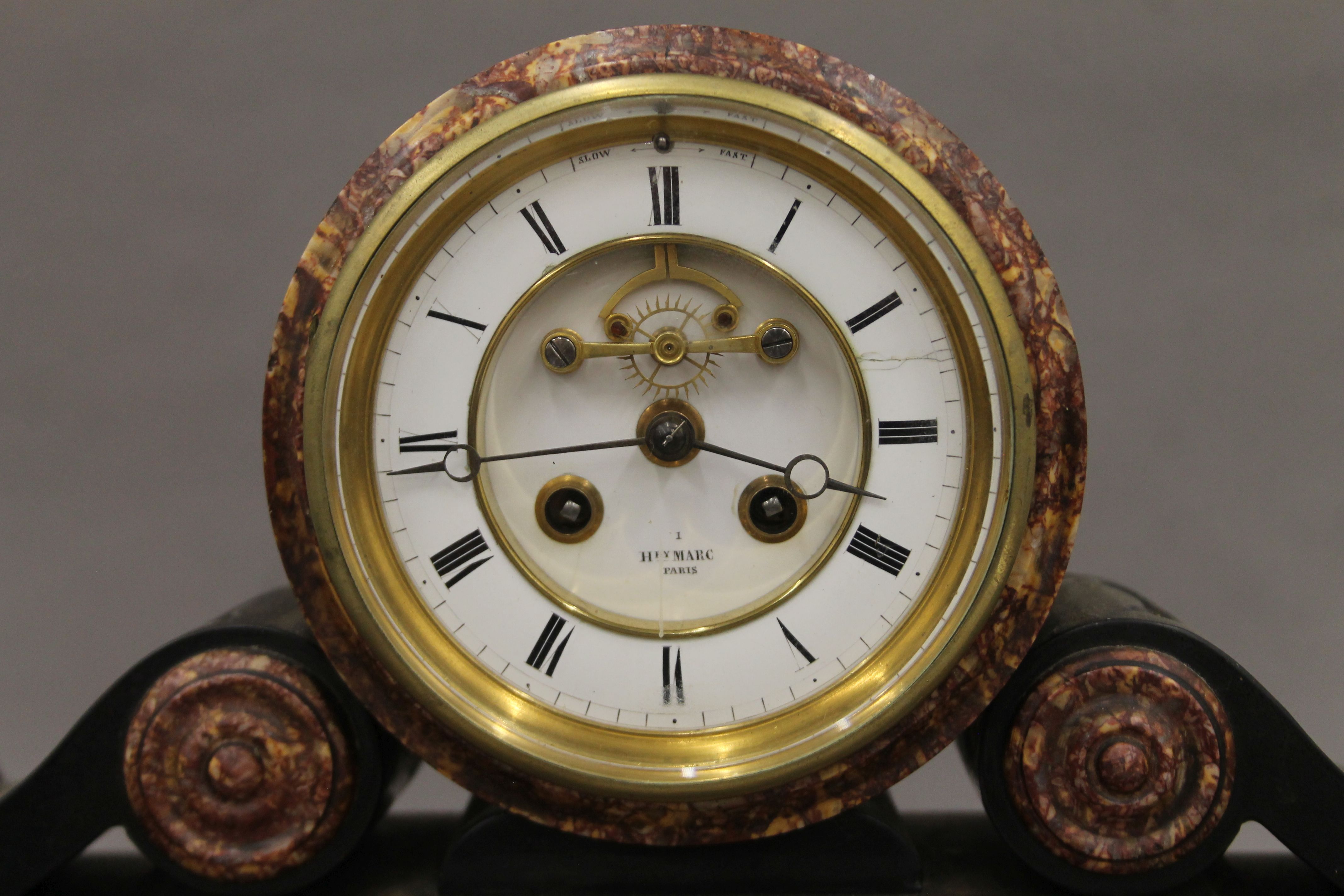 A Henry Marc marble mantle clock. 29 cm high. - Bild 3 aus 5