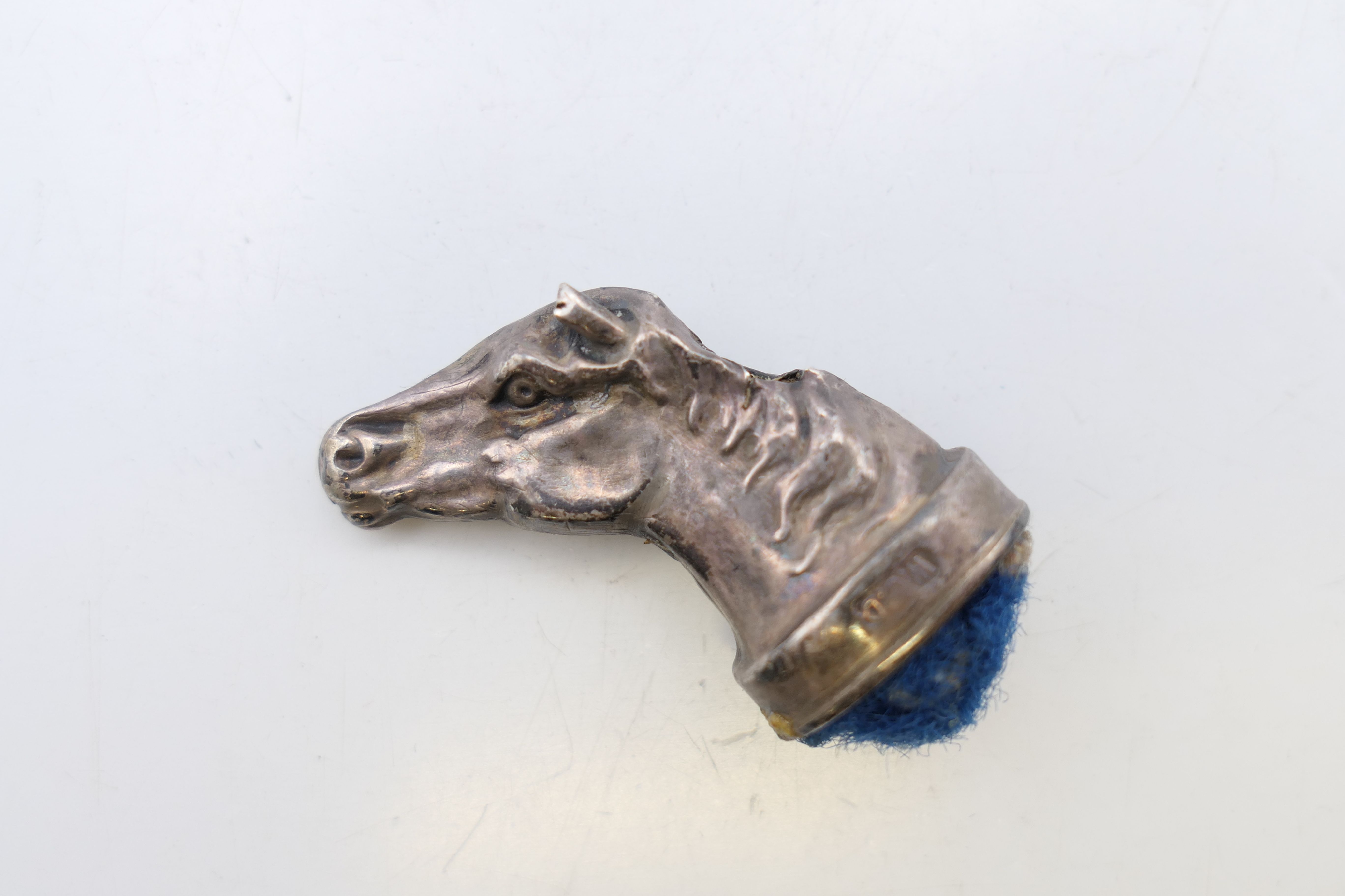 A silver horse's head form pin cushion. 3 cm wide. - Image 2 of 8