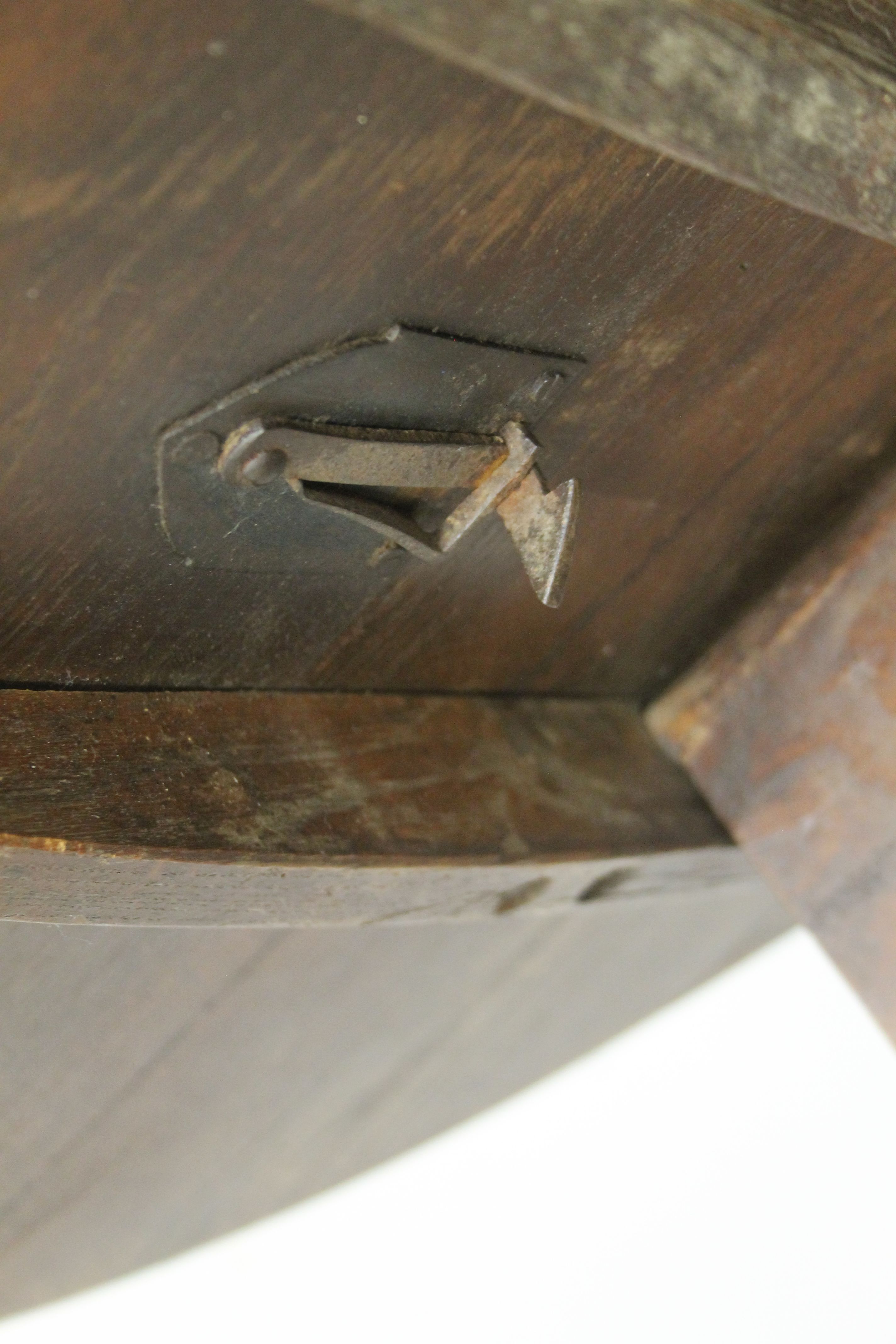 A 19th century oak and elm tilt top tripod table. 63 cm diameter. - Image 6 of 6