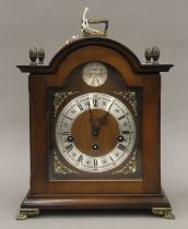 A vintage mantle clock. 32.5 cm high.
