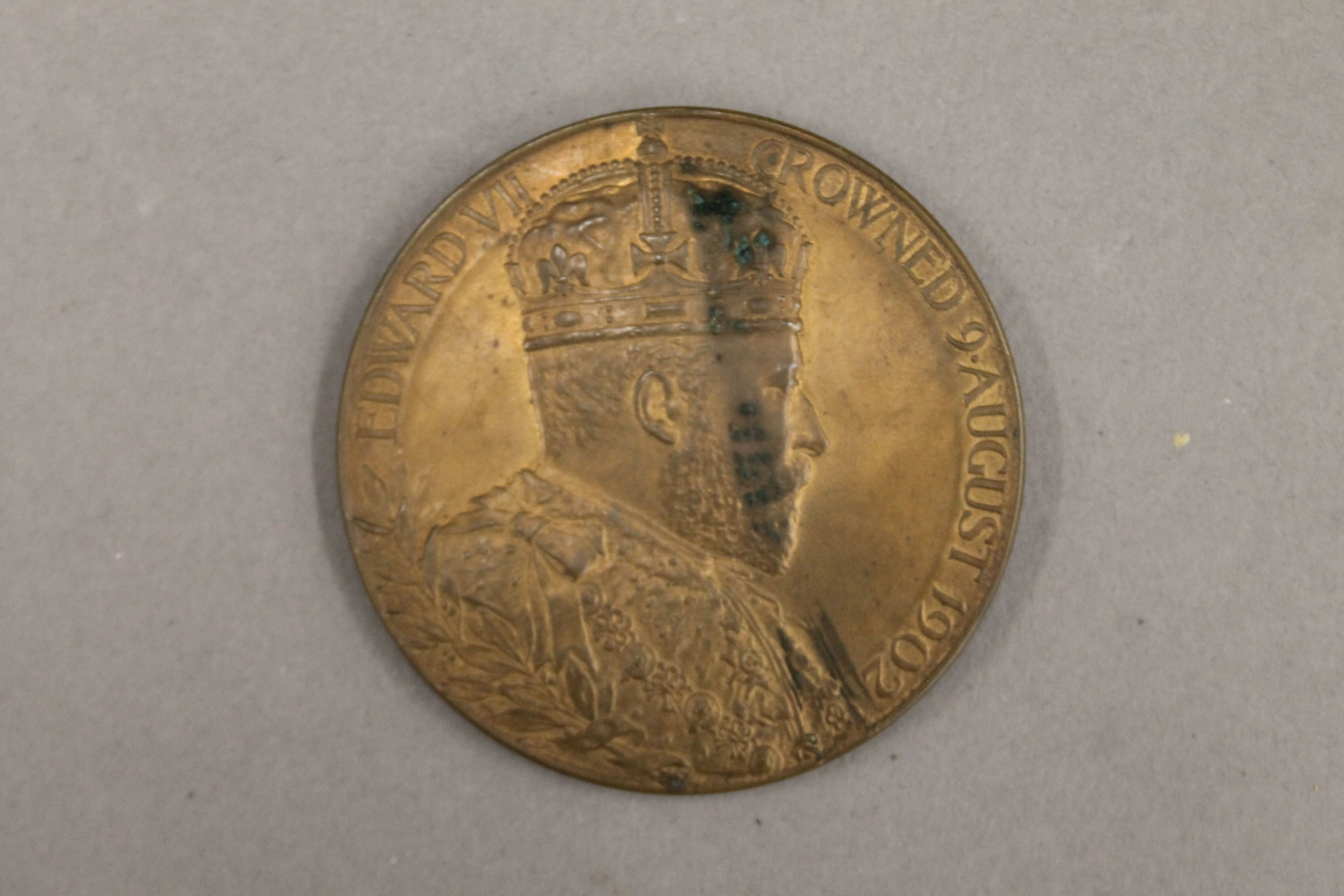 A quantity of various coins and medallions. - Image 6 of 15