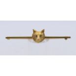 A 9 ct gold fox mask bar brooch with gem set eyes. 6 cm wide. 4.9 grammes total weight.