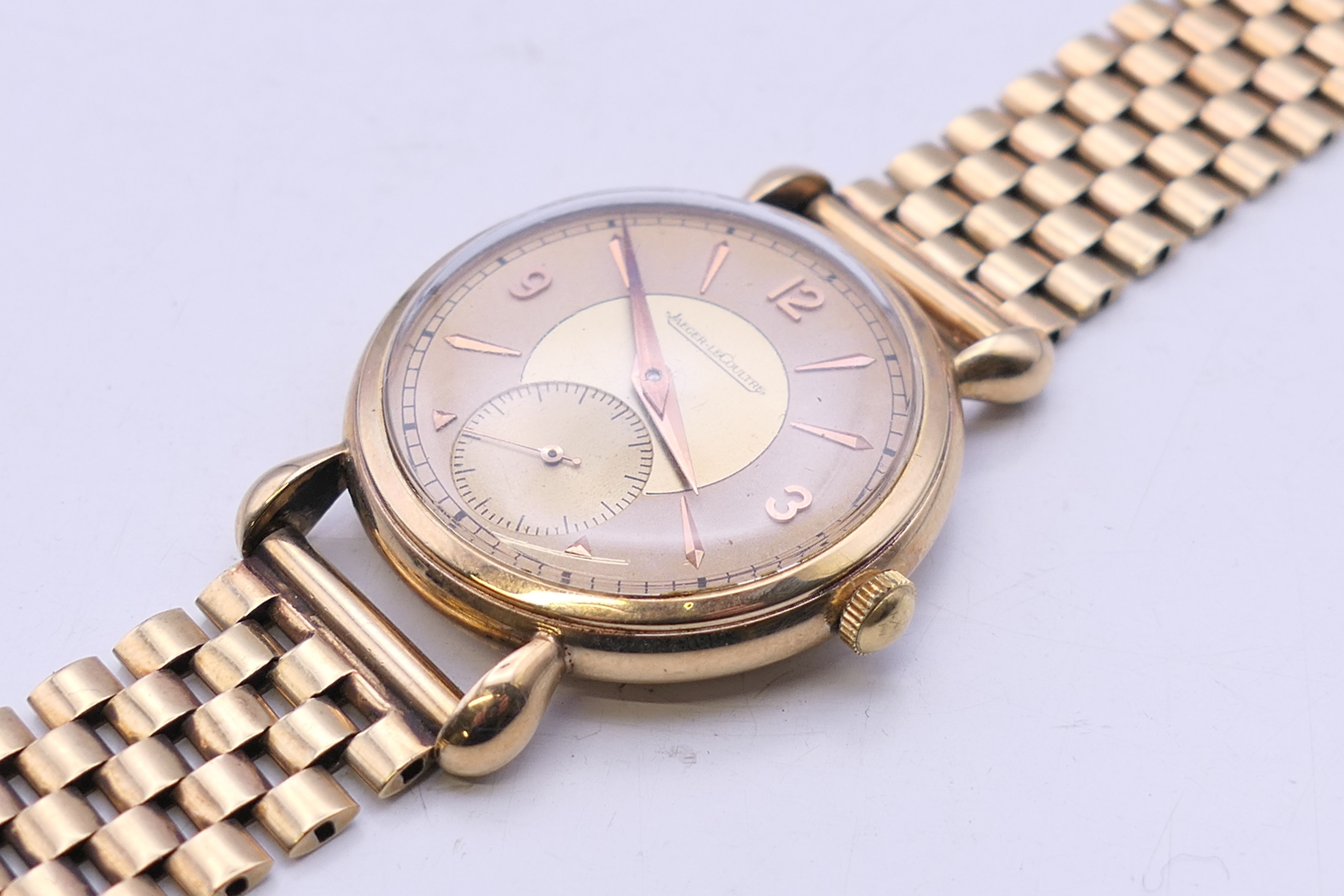 A 9 ct gold Jaeger LeCoultre gentleman's wristwatch. 3.5 cm wide. 52.5 grammes total weight. - Image 3 of 7