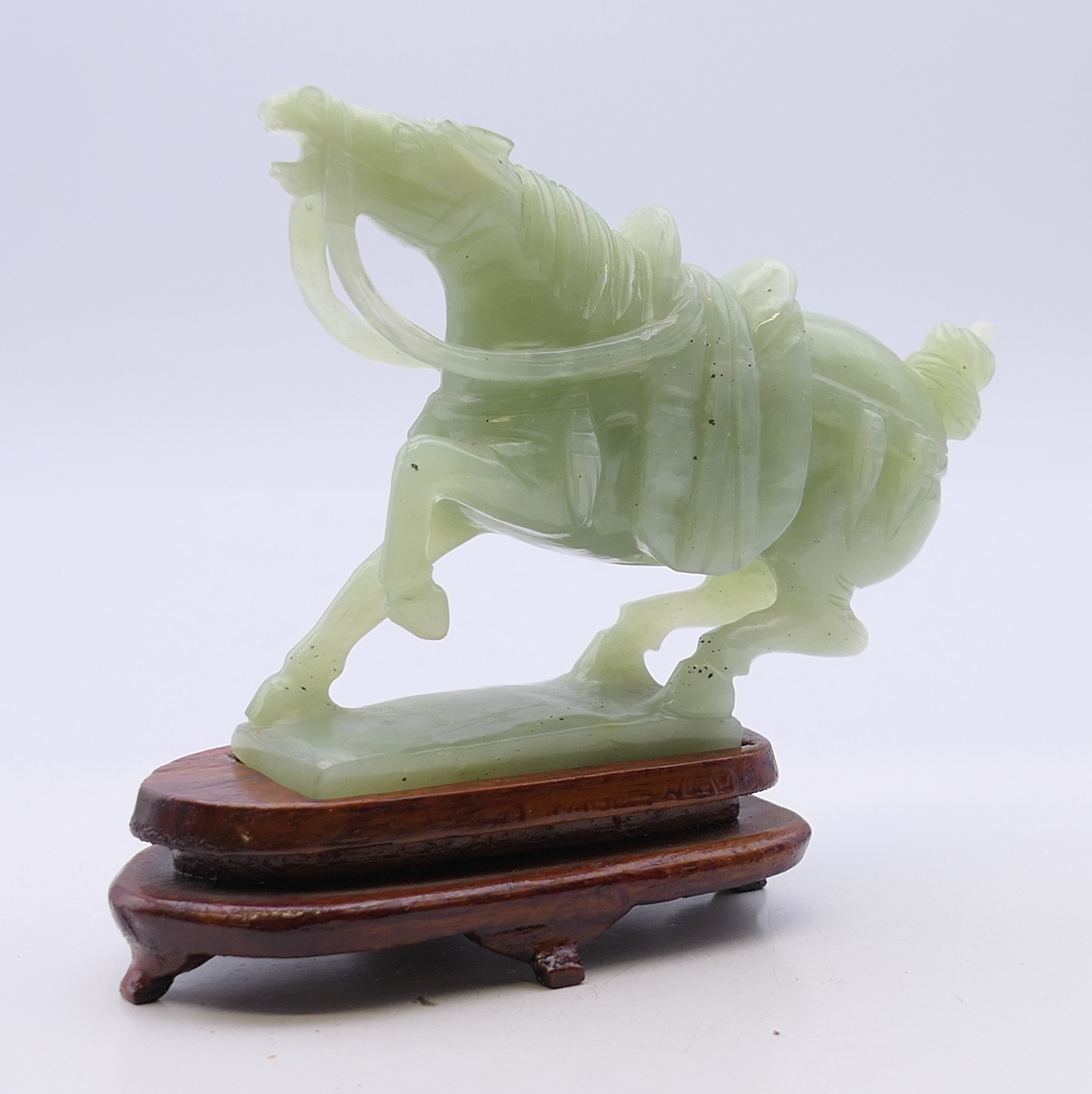 A pair of jade horses on wooden stands. Each 10 cm high including stand. - Image 4 of 5