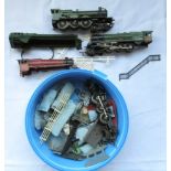 Collection of damaged OO gauge electric train models for spares and repairs. Also includes 4