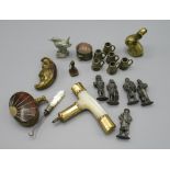 Late C19th ladies mother of pearl and 18ct gold plated walking sticker handle, stamped 18ct GP,