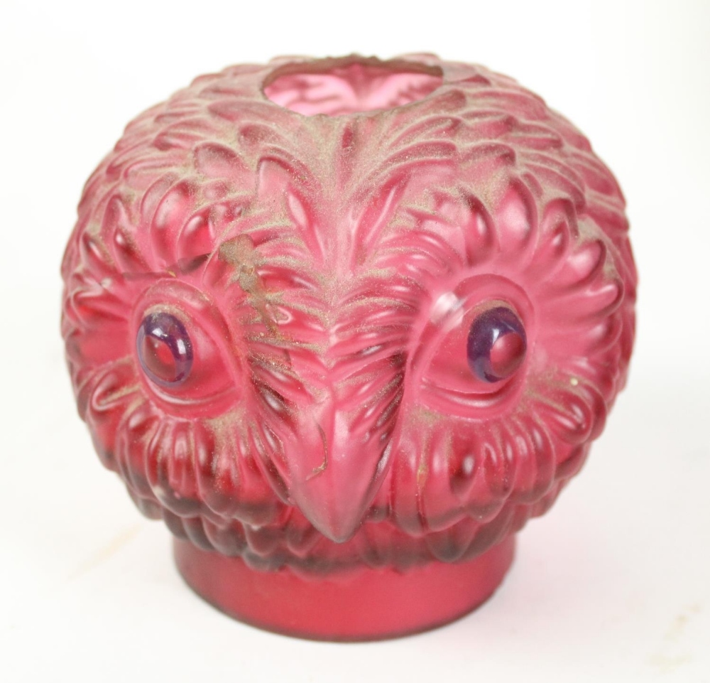 C19th cranberry glass Owl head lampshade from a fairy lamp, vaseline glass vase with pink frill rim, - Image 4 of 5