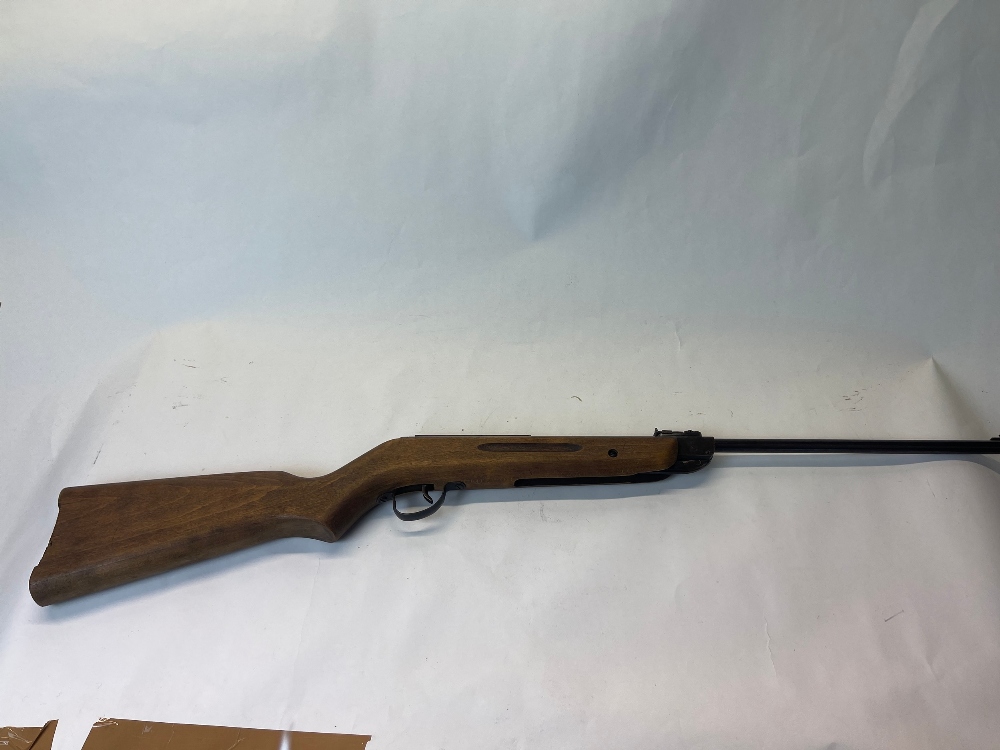 Diana G25 .22 break barrel air rifle, full working order, good used condition. No visible serial