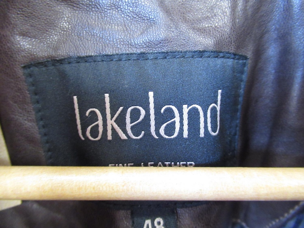 Lakeland size 48 brown leather jacket, button and zip front slip pockets - Image 2 of 3