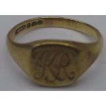 18ct yellow gold signet ring with engraved initials KR to face, stamped 18, size N, 4.7g