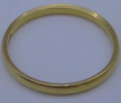 22ct yellow gold wedding band, stamped 22, size R1/2, 2.4g