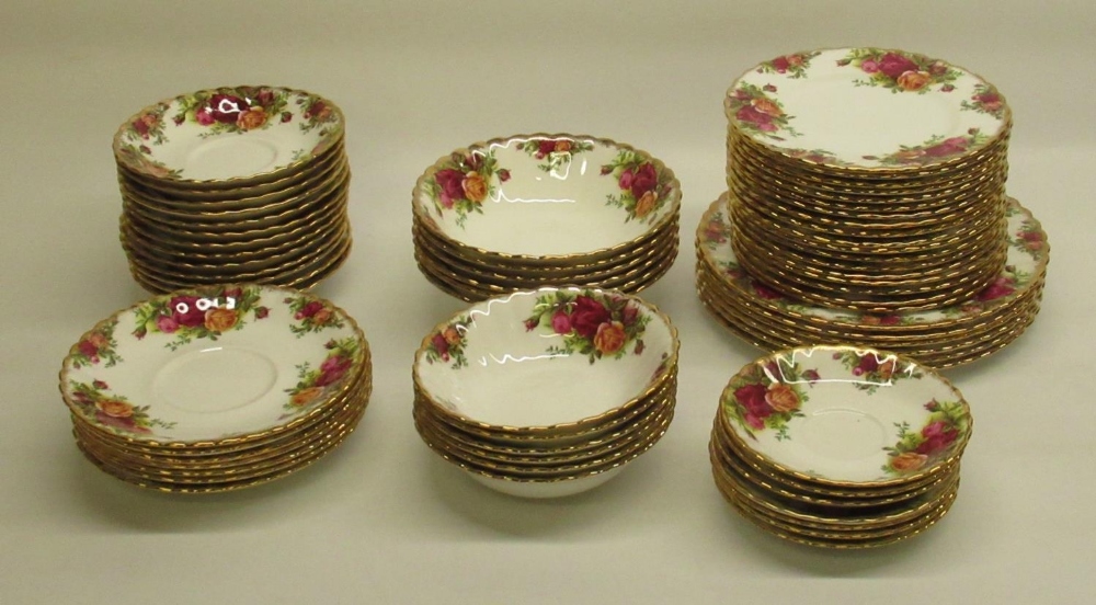 Large collection of Royal Albert Country Roses pattern tableware incl. cups, saucers, tureens, gravy - Image 3 of 6