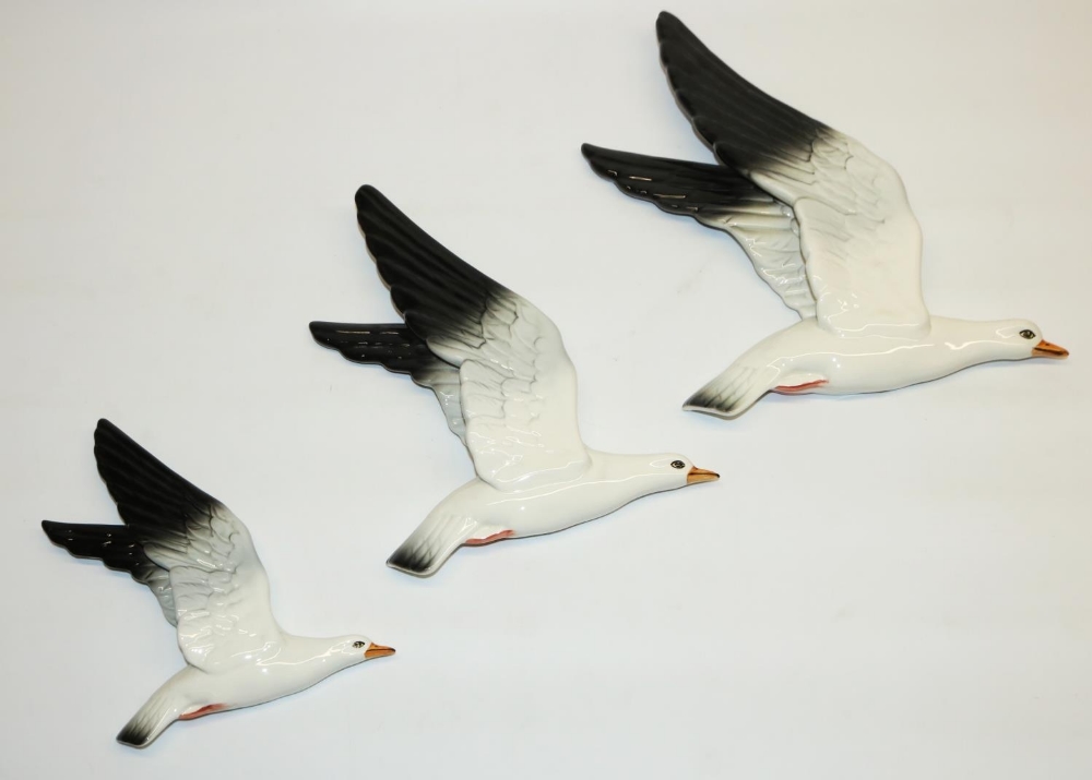 Three Beswick graduated wall hanging seagulls, model Nos. 922-1/2/3, H30cm max (3)