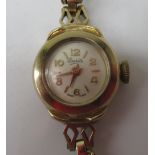 Ladies Everite hand wound wristwatch, on 9ct yellow gold lozenge gate bracelet, 15 jewel unsigned