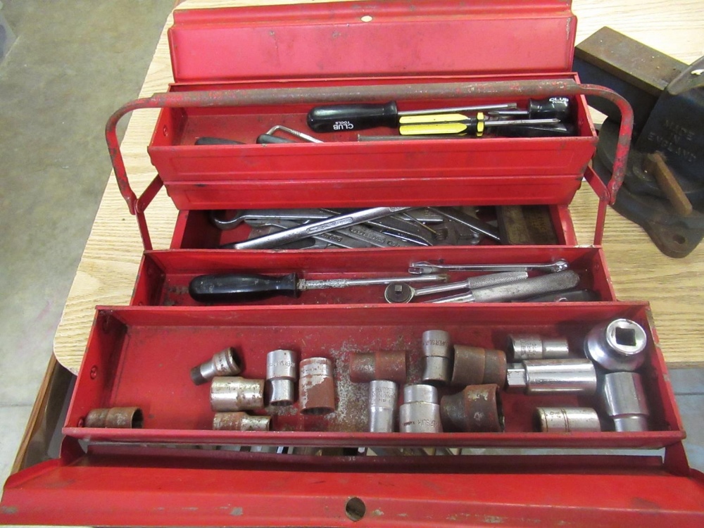 Red cantilever toolbox containing selection of old tools including wrenches, spanners etc. and a - Image 2 of 2