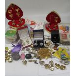Hallmarked Sterling silver jewellery, including a reproduction sovereign pendant necklace, a