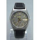 Seiko 5 automatic wristwatch, with English/Arabic day and date, signed dial with applied baton