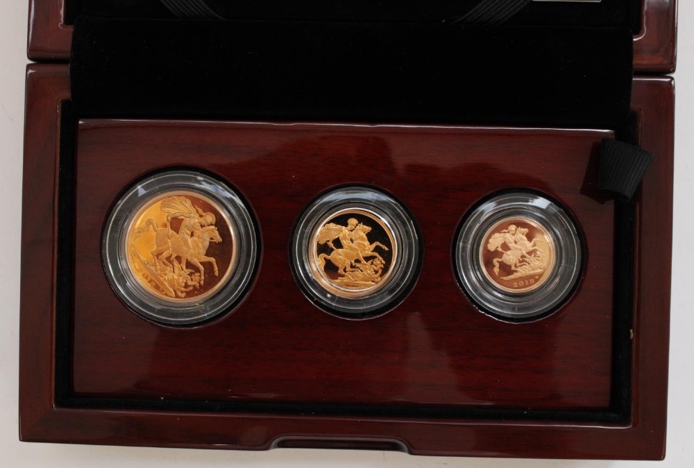 The Sovereign 2015 Three Coin Gold Proof Premium Set, Fifth Portrait First Edition. Encapsulated - Image 2 of 3