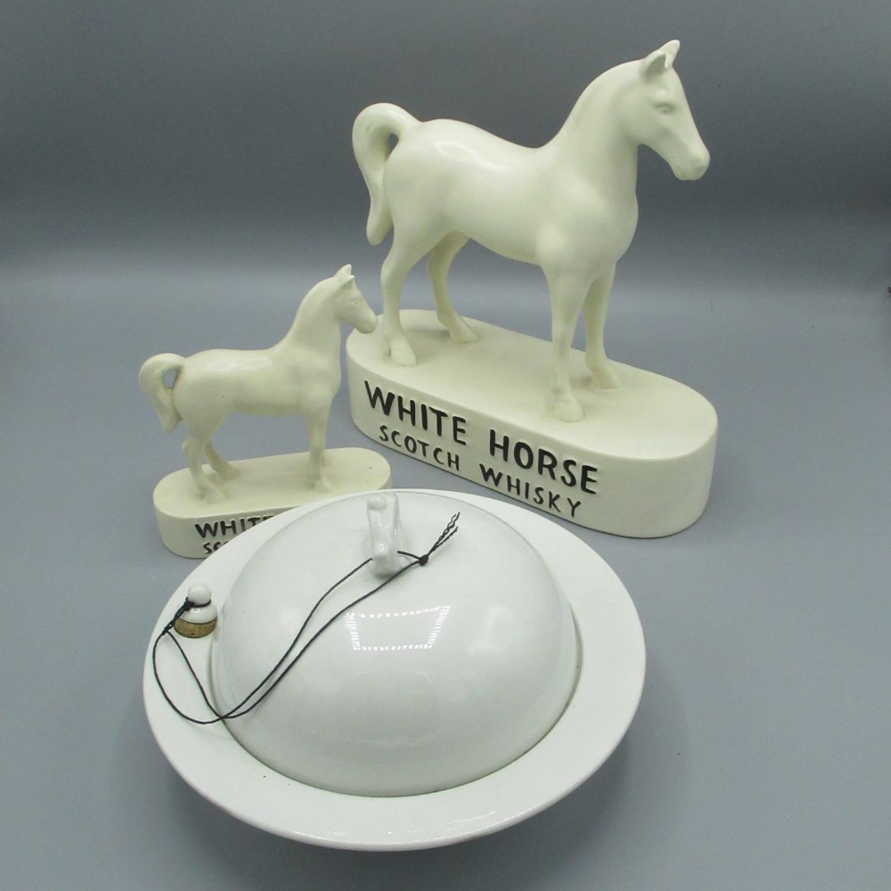 Shelly lidded muffin dish with integrated hot water warmer, D18cm, two Beswick type White Horse