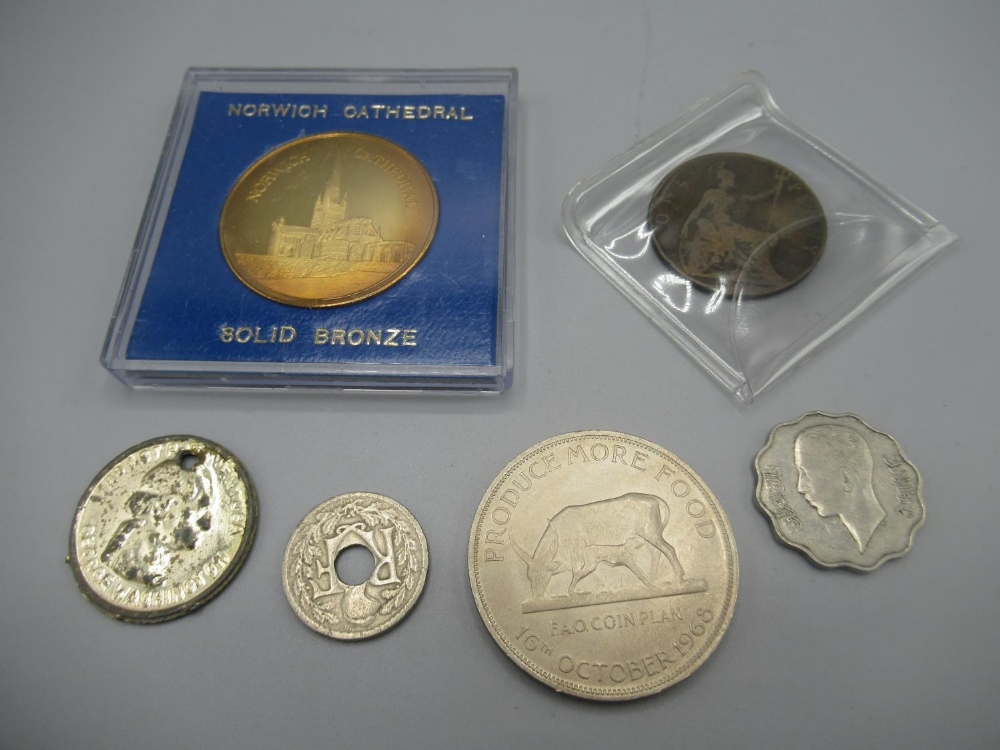 Mixed Great British and world coinage including Uk decimal and pre-decimal coins, a reproduction 186 - Image 7 of 7