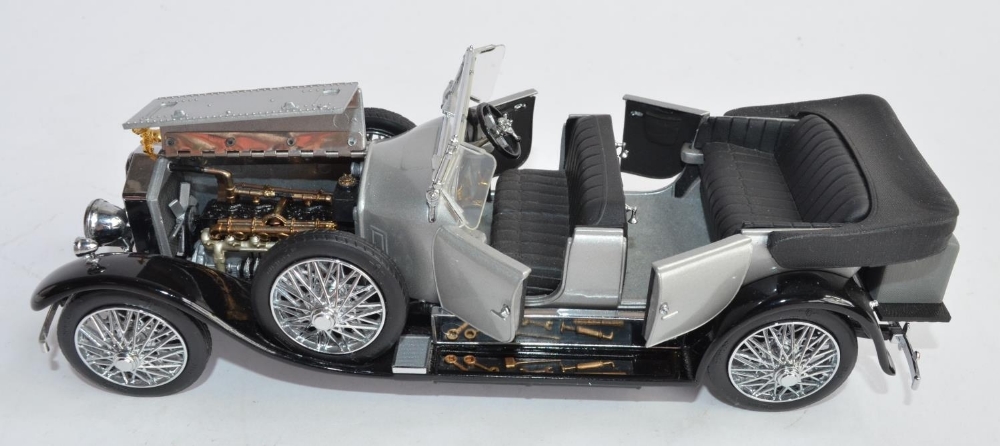 2 Franklin Mint 1/24 die-cast car models: A boxed 1925 Rolls Royce Silver Ghost (no paperwork), - Image 5 of 9