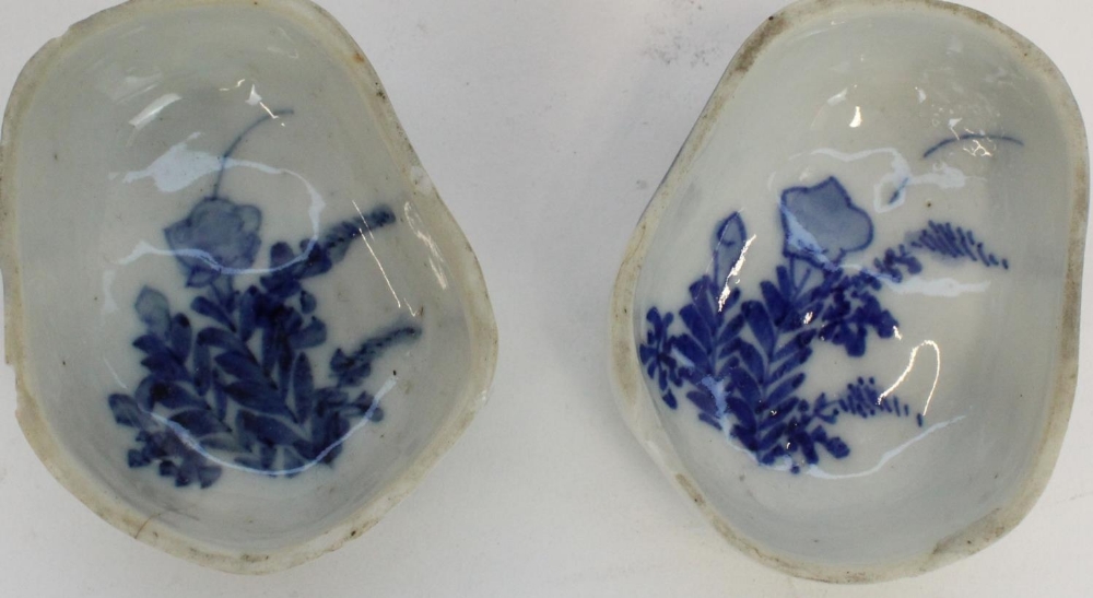 C18th Chinese export porcelain custard cup and cover decorated in underglaze blue Willow pattern, - Image 9 of 12