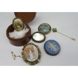 Early C20th cameo pendant depicting female in rural landscape, on yellow metal mount, and a