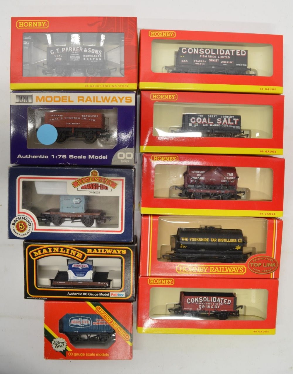 Collection of OO gauge railway wagons and a single electric Hornby 0-6-0 tank engine (and a built up - Image 4 of 5