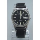 Seiko 5 automatic wristwatch with English/Arabic day and date, signed dial, screw off case back,