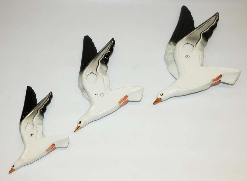 Three Beswick graduated wall hanging seagulls, model Nos. 922-1/2/3, H30cm max (3) - Image 2 of 2