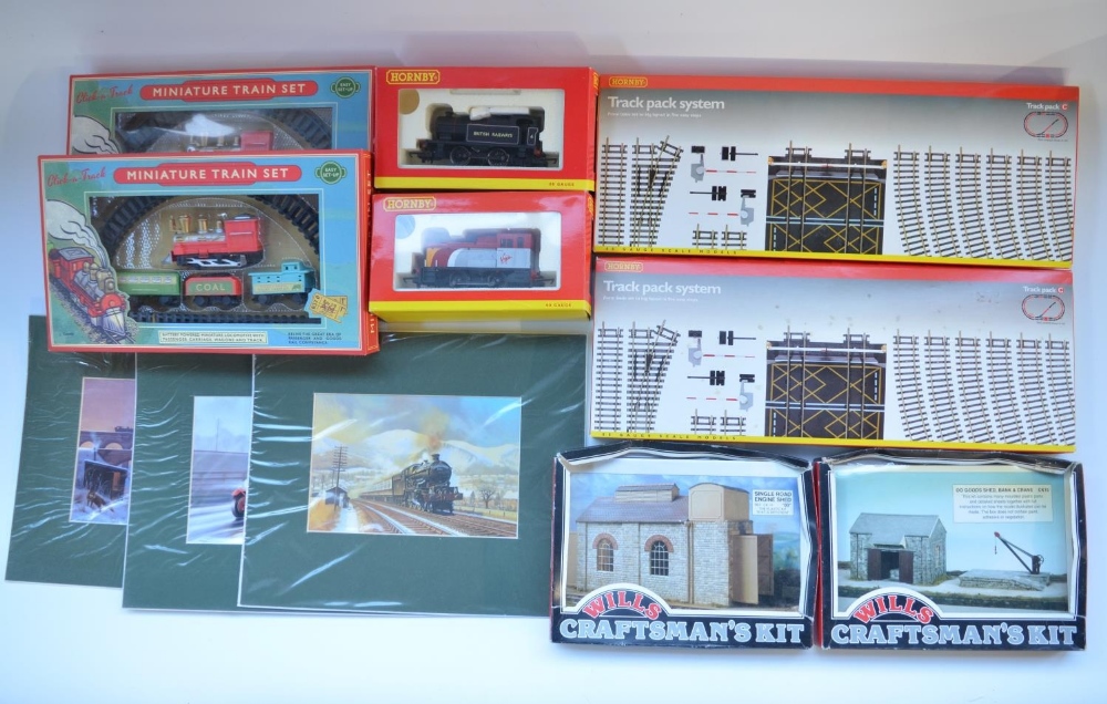 Collection of mostly OO gauge railway models including a Hornby Virgin 0-4-0 Class 06 Diesel Shunter
