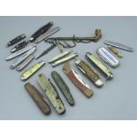 Collection of pocket knives and a eclectic brass pipe (20)