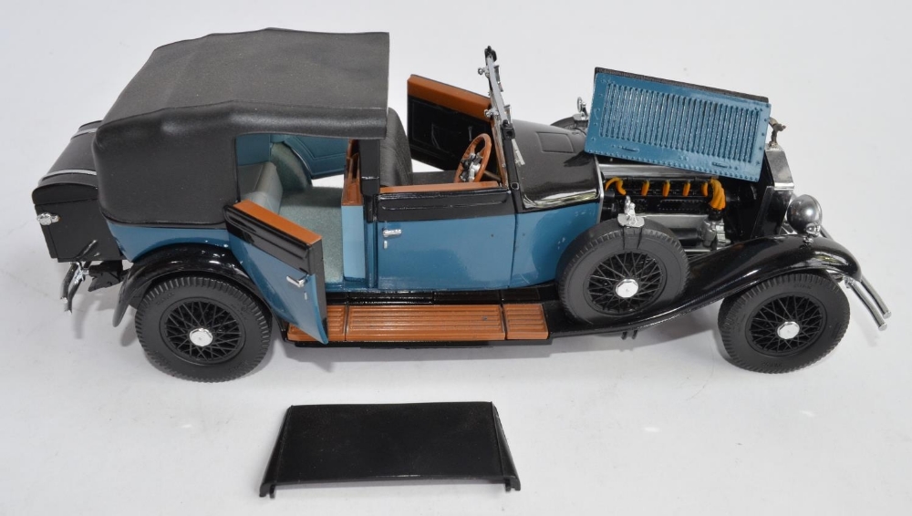 2 Franklin Mint 1/24 die-cast car models: A boxed 1925 Rolls Royce Silver Ghost (no paperwork), - Image 4 of 9