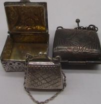 Sterling silver miniature trinket box stamped 925, a hallmarked silver miniature handbag (A/F) and