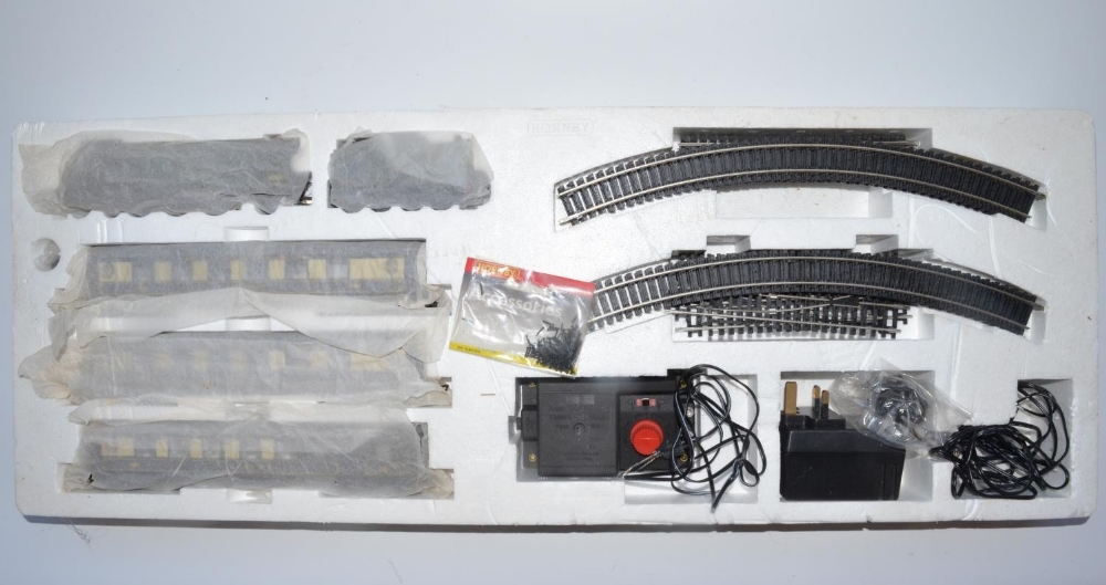 Boxed Hornby Queen Of Scots OO gauge electric train set (R1024) with Golden Plover loco and tender - Image 2 of 6